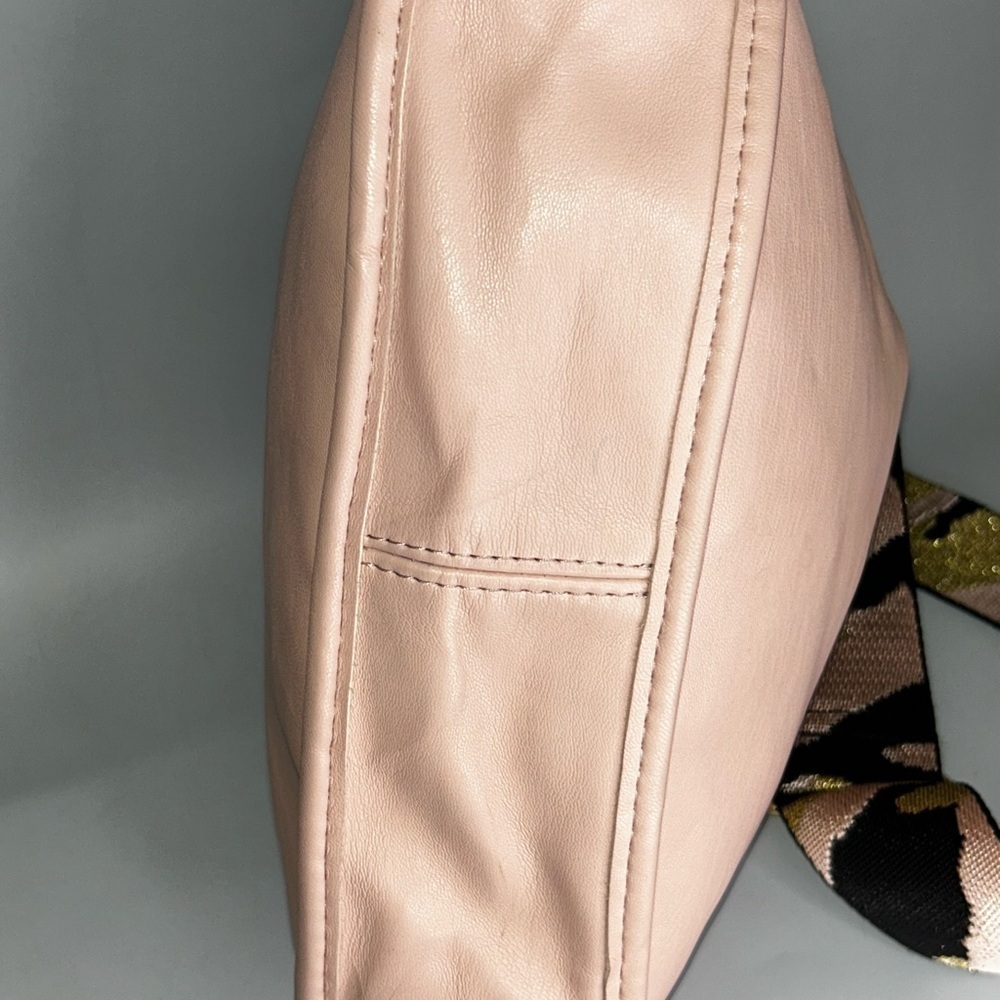 Pre loved vegan leather Ah-dorned messanger bag - Picture 8 of 16